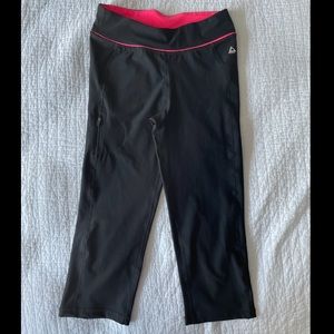 ✨3/$10✨ Zuzuzen active black crop leggings